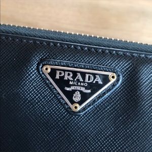 auth prada wallet